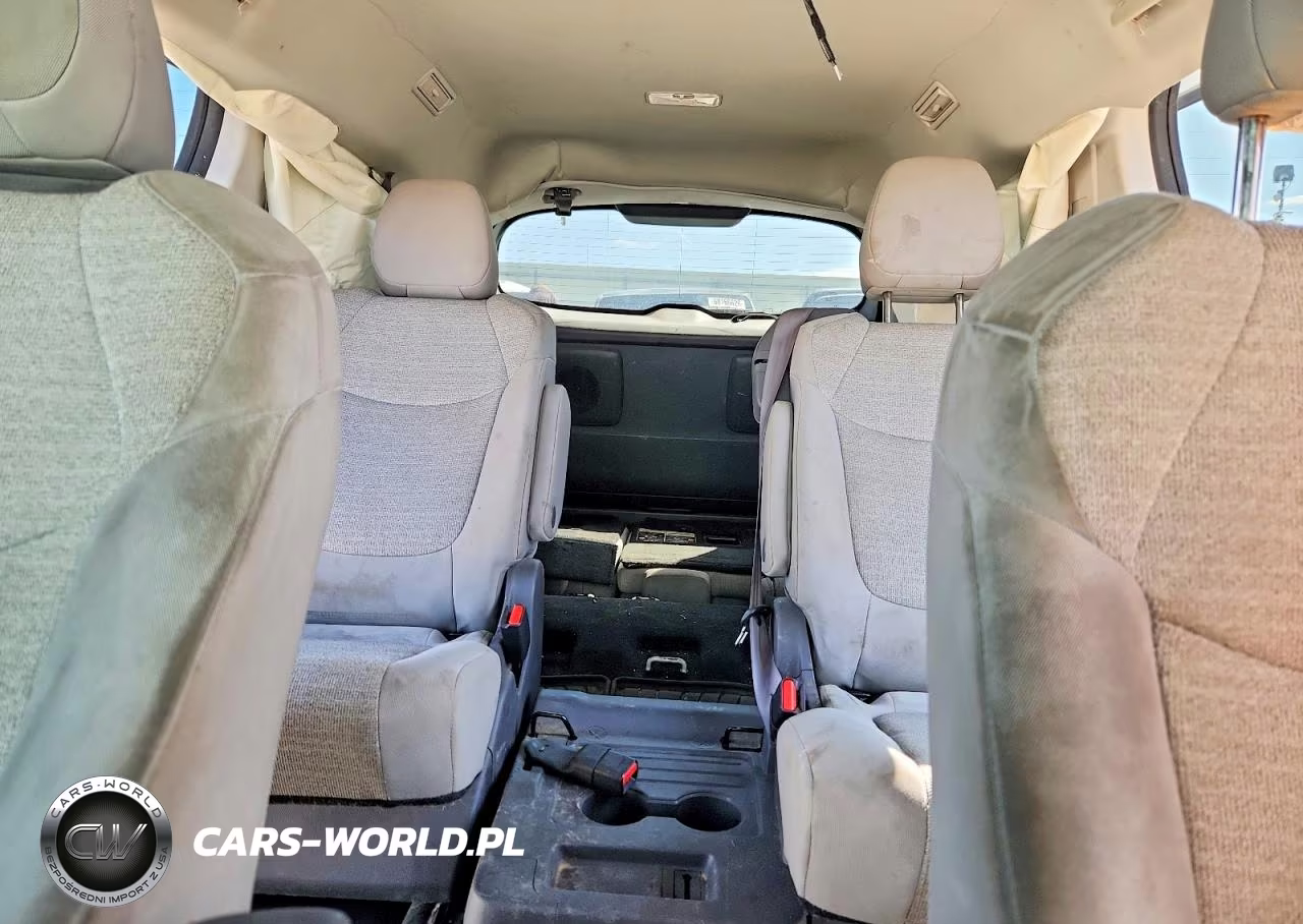 2021 Toyota Sienna Le VIN:5TDKSKFC1MS032104 - 10