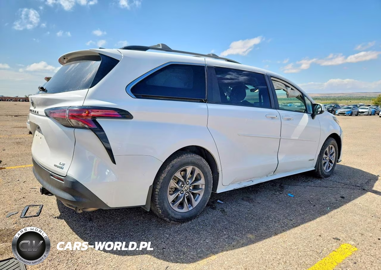 2021 Toyota Sienna Le VIN:5TDKSKFC1MS032104 - 3