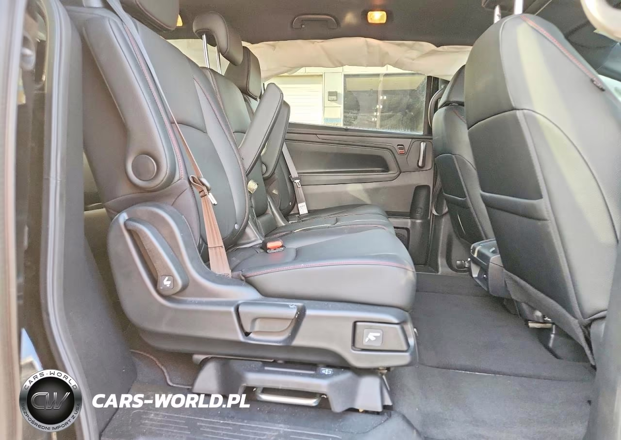 2026 Honda Odyssey Sport-L VIN:5FNRL6H70TB073703 - 11