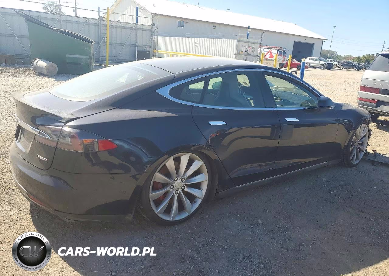 2014 Tesla Model S VIN:5YJSA1H26EFP63263 - 3