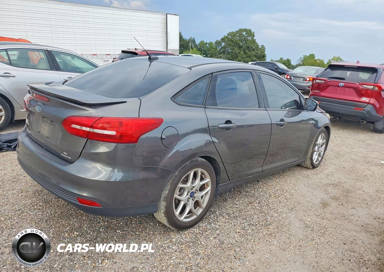 2015 Ford Focus Se VIN:1FADP3F27FL286269 - 3