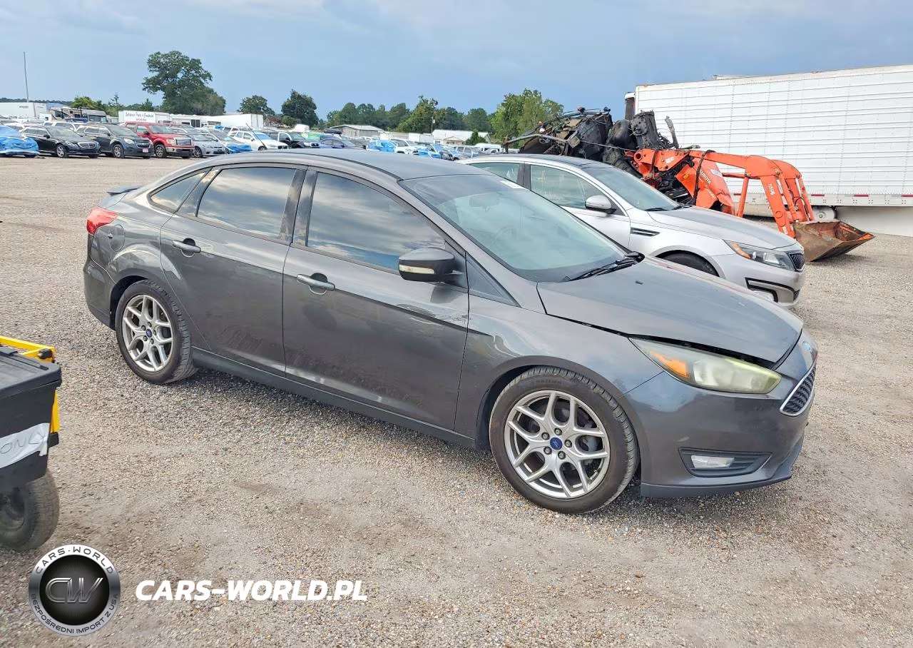 2015 Ford Focus Se VIN:1FADP3F27FL286269 - 4