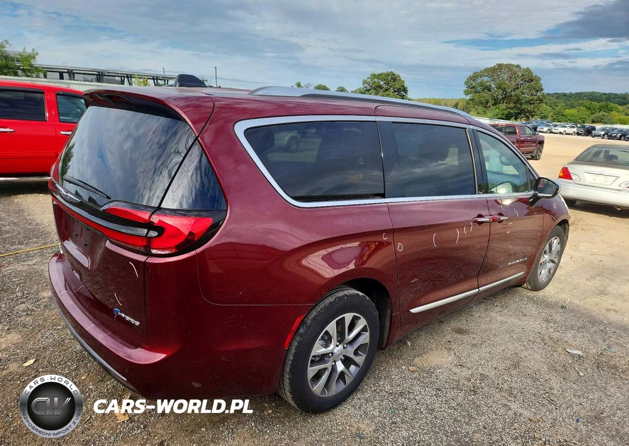 2023 Chrysler Pacifica Hybrid Pinnacle VIN:2C4RC1N74PR504514 - 3