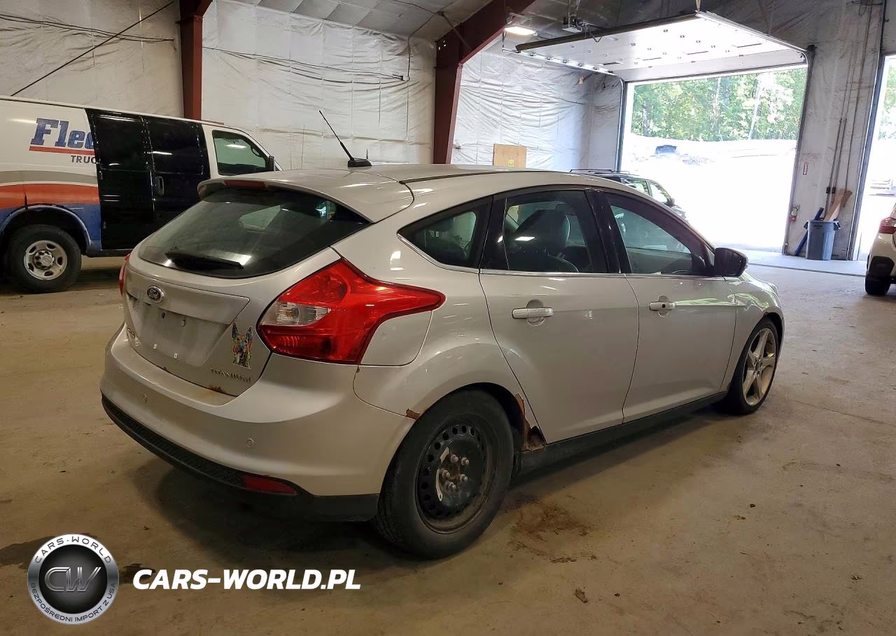 2014 Ford Focus Titanium VIN:1FADP3N28EL257251 - 3