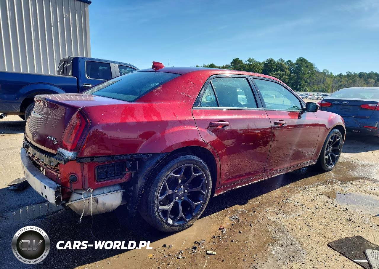 2019 Chrysler 300 S VIN:2C3CCABG4KH589707 - 3