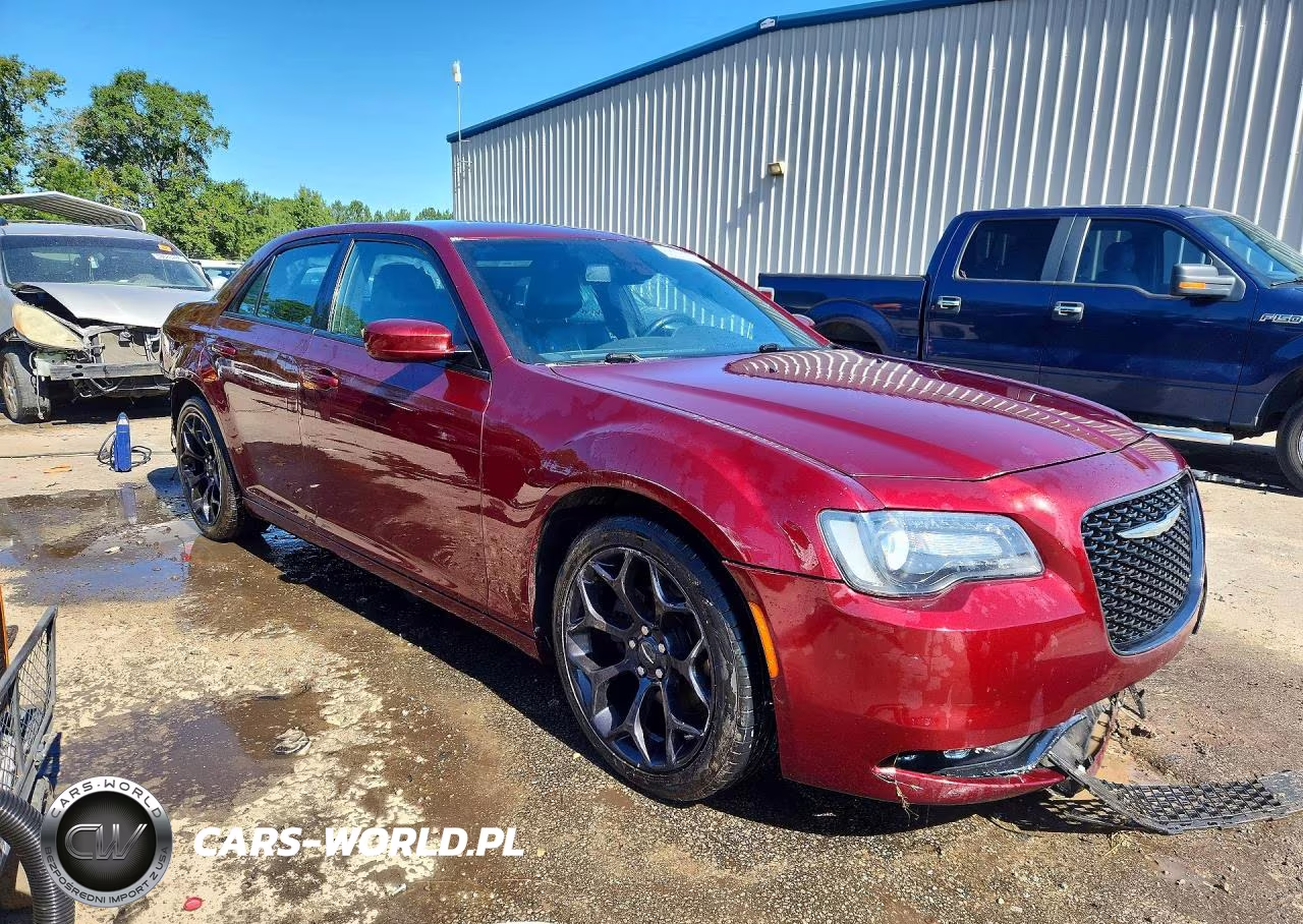 2019 Chrysler 300 S VIN:2C3CCABG4KH589707 - 4