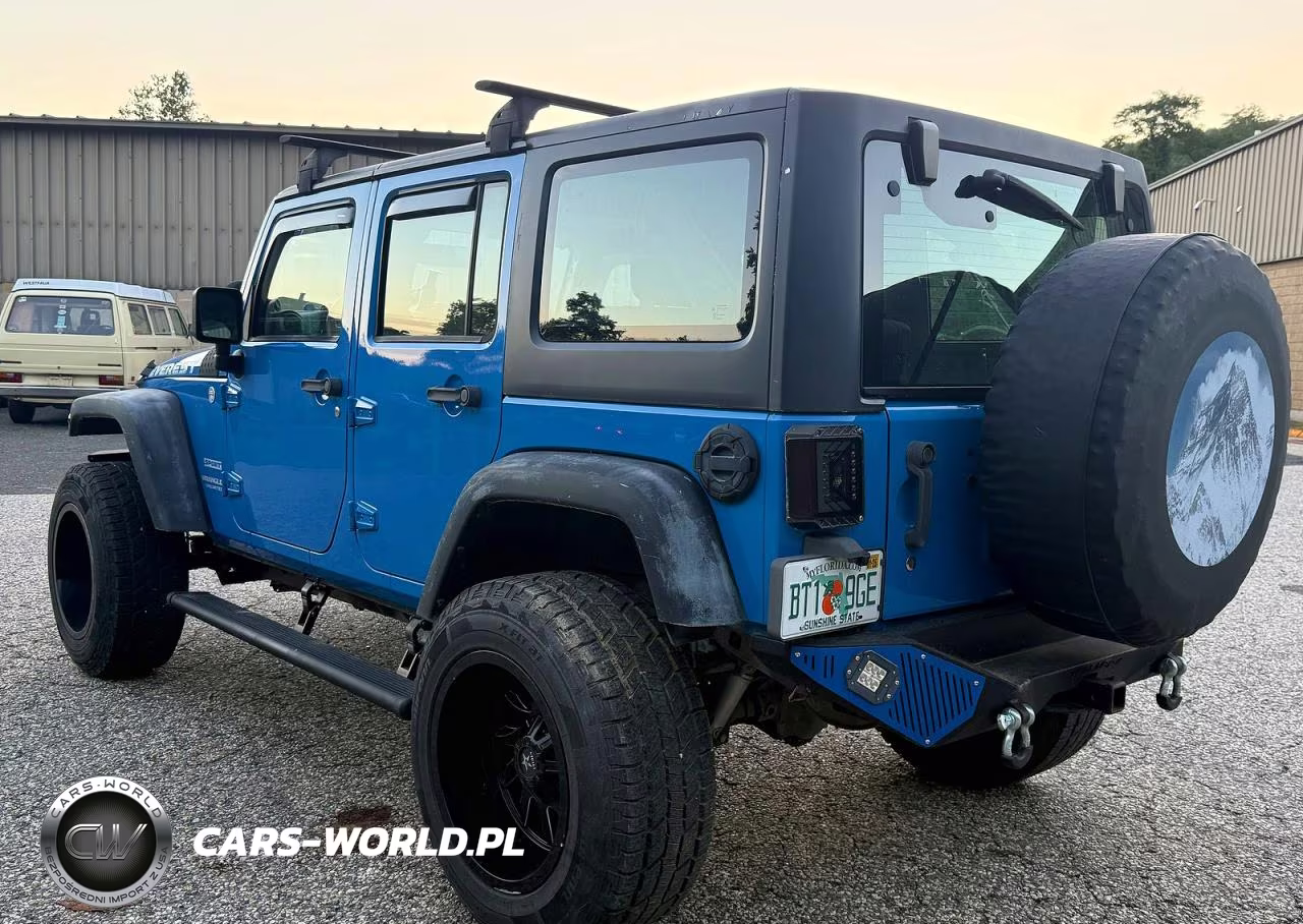 2012 Jeep Wrangler Unlimited Sport VIN:1C4BJWDG5CL122453 - 3