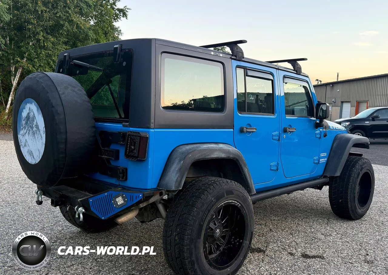 2012 Jeep Wrangler Unlimited Sport VIN:1C4BJWDG5CL122453 - 4