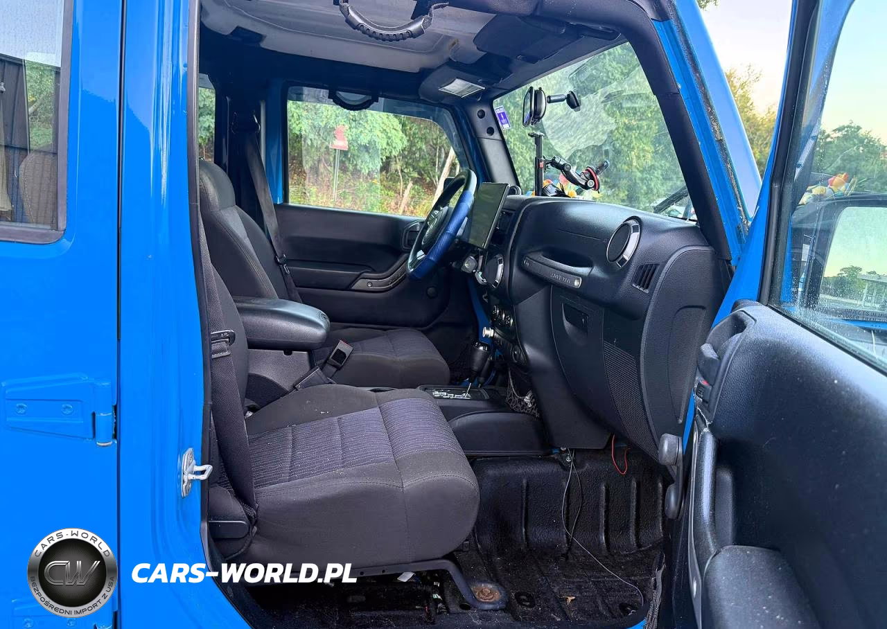 2012 Jeep Wrangler Unlimited Sport VIN:1C4BJWDG5CL122453 - 5