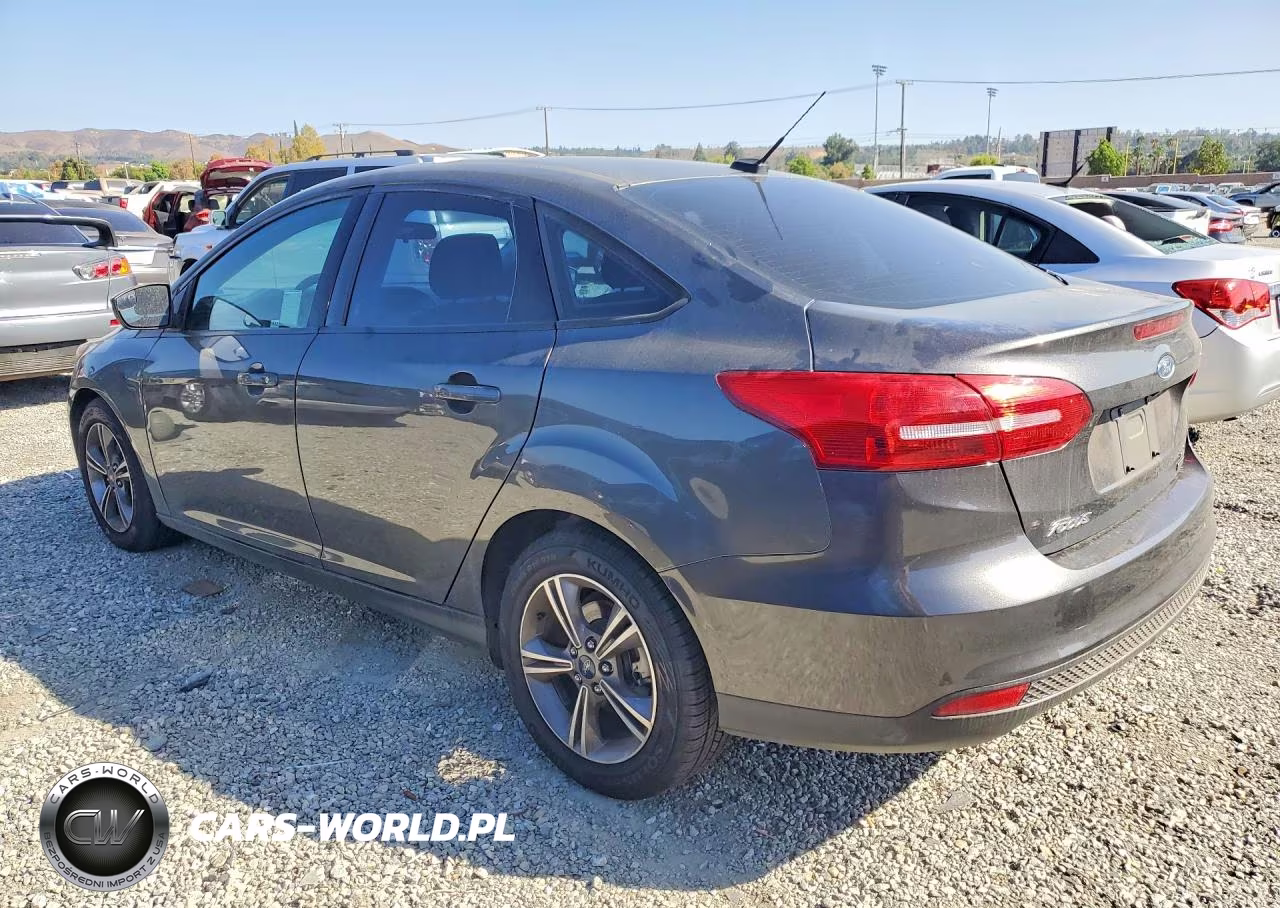 2018 Ford Focus Se VIN:1FADP3FE9JL241160 - 2