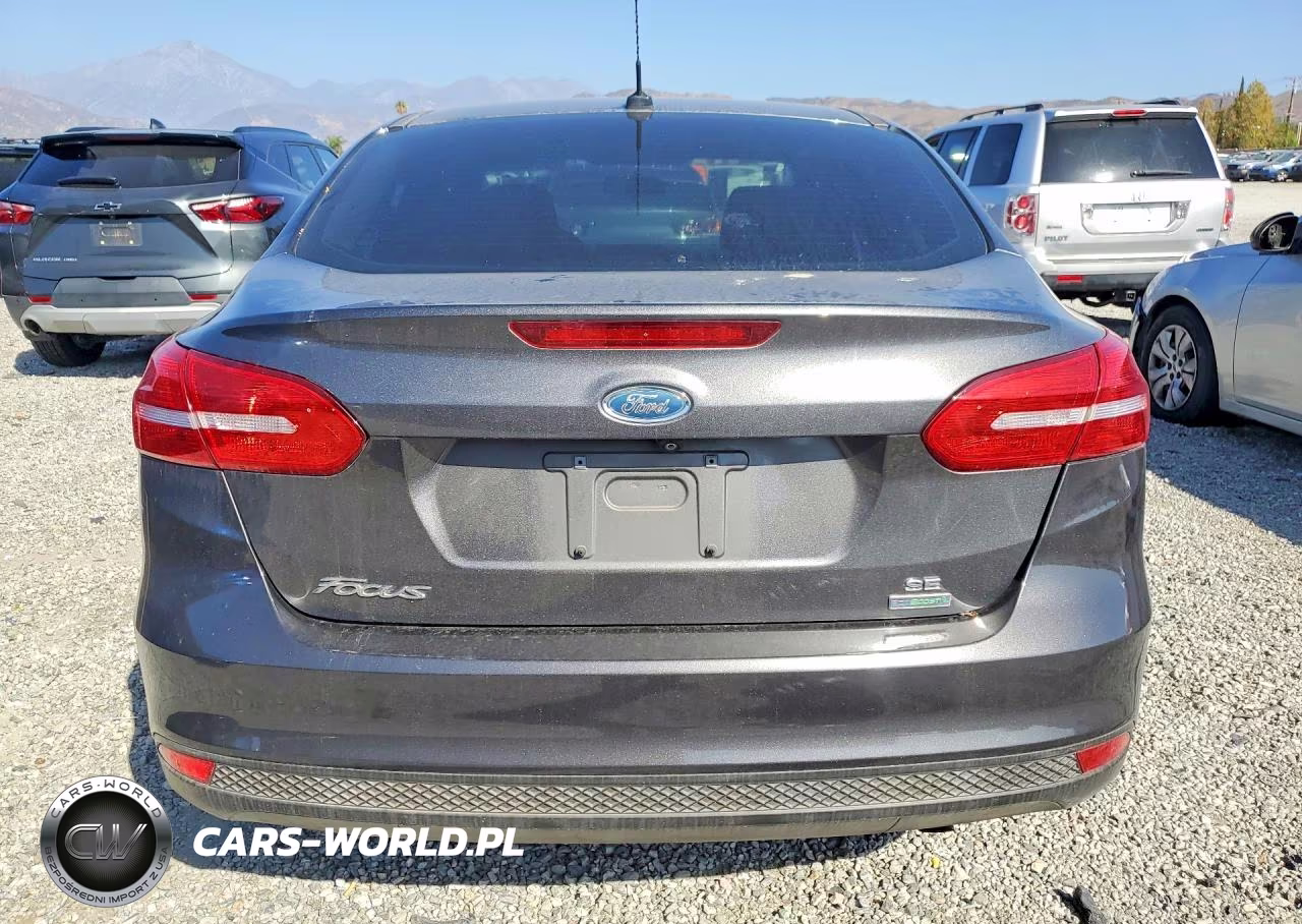 2018 Ford Focus Se VIN:1FADP3FE9JL241160 - 6
