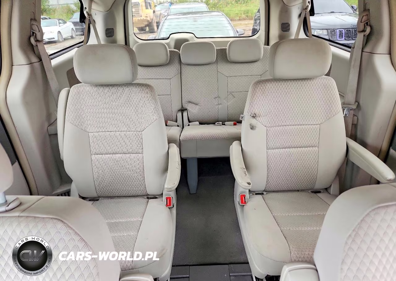 2009 Chrysler Town & Country Lx VIN:2A8HR44E39R573590 - 10