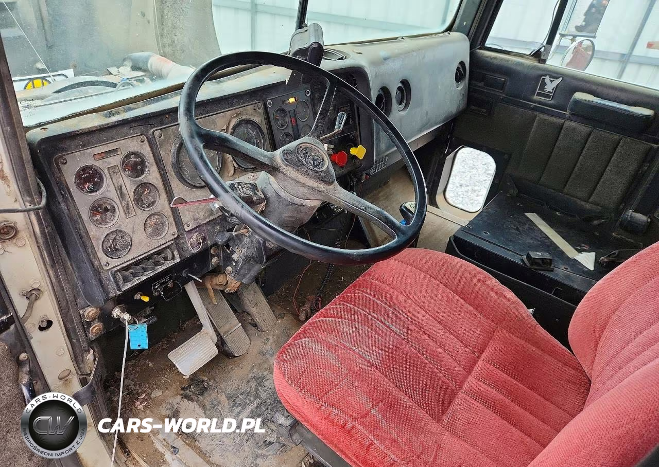 1993 International 9000 9400 VIN:2HSFHJ2R1PC065664 - 8