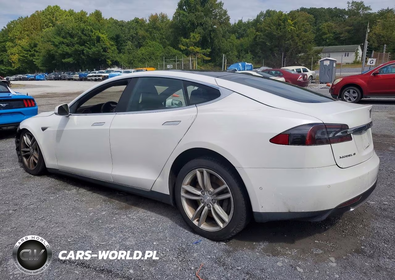 2015 Tesla Model S VIN:5YJSA1E22FF105946 - 2