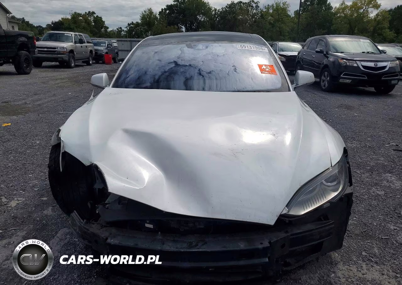 2015 Tesla Model S VIN:5YJSA1E22FF105946 - 5
