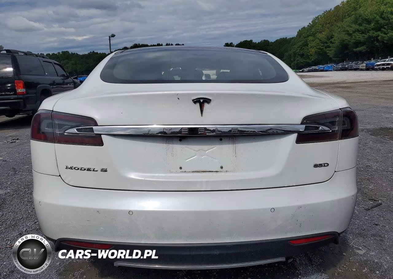 2015 Tesla Model S VIN:5YJSA1E22FF105946 - 6