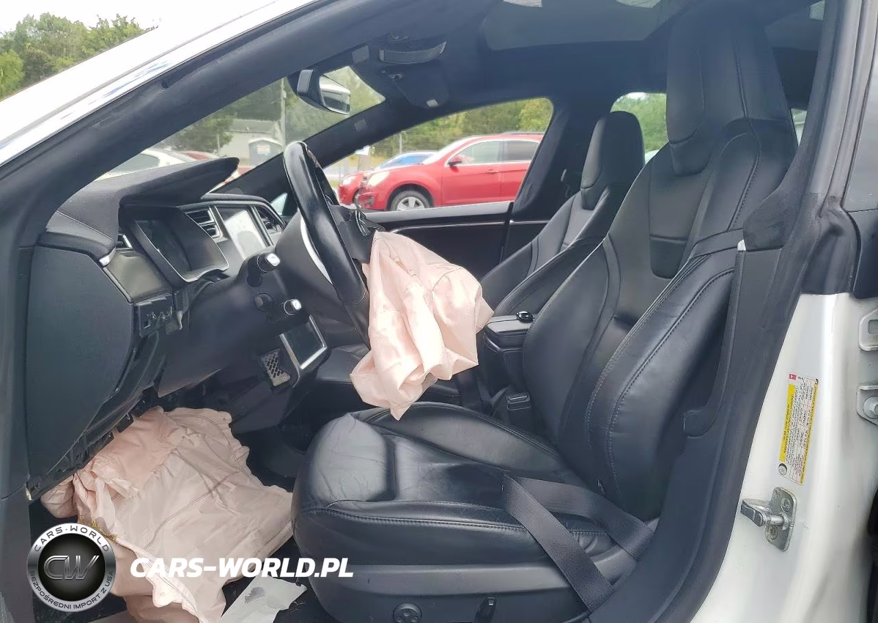 2015 Tesla Model S VIN:5YJSA1E22FF105946 - 7