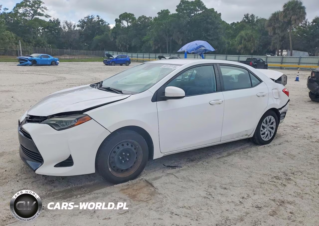 2017 Toyota Corolla Le VIN:2T1BURHE8HC898690 - 1
