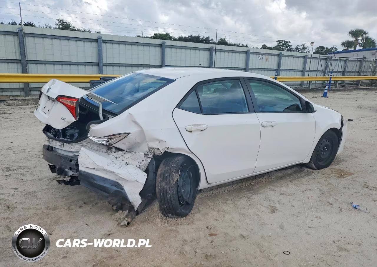 2017 Toyota Corolla Le VIN:2T1BURHE8HC898690 - 3