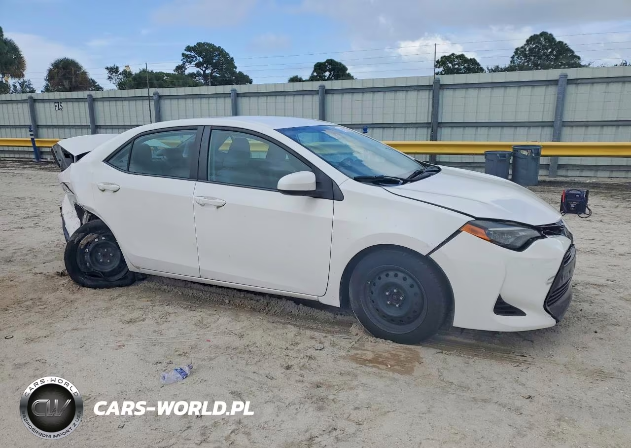 2017 Toyota Corolla Le VIN:2T1BURHE8HC898690 - 4