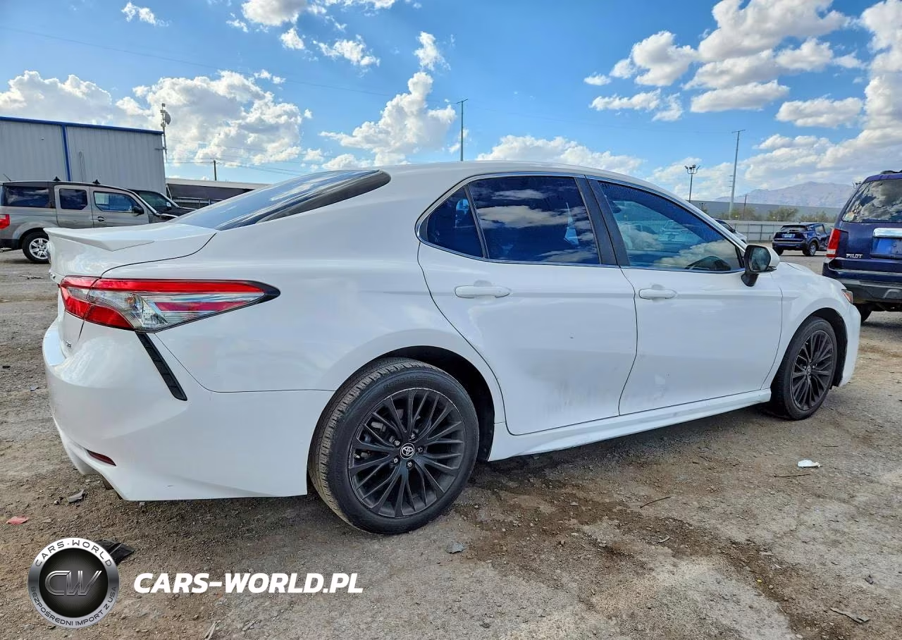 2018 Toyota Camry Se VIN:4T1B11HKXJU631572 - 3