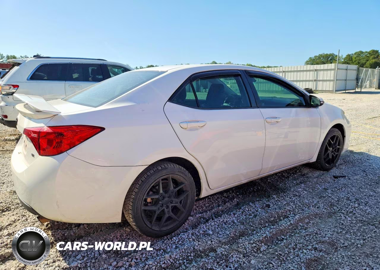 2017 Toyota Corolla Se VIN:2T1BURHE5HC756667 - 3