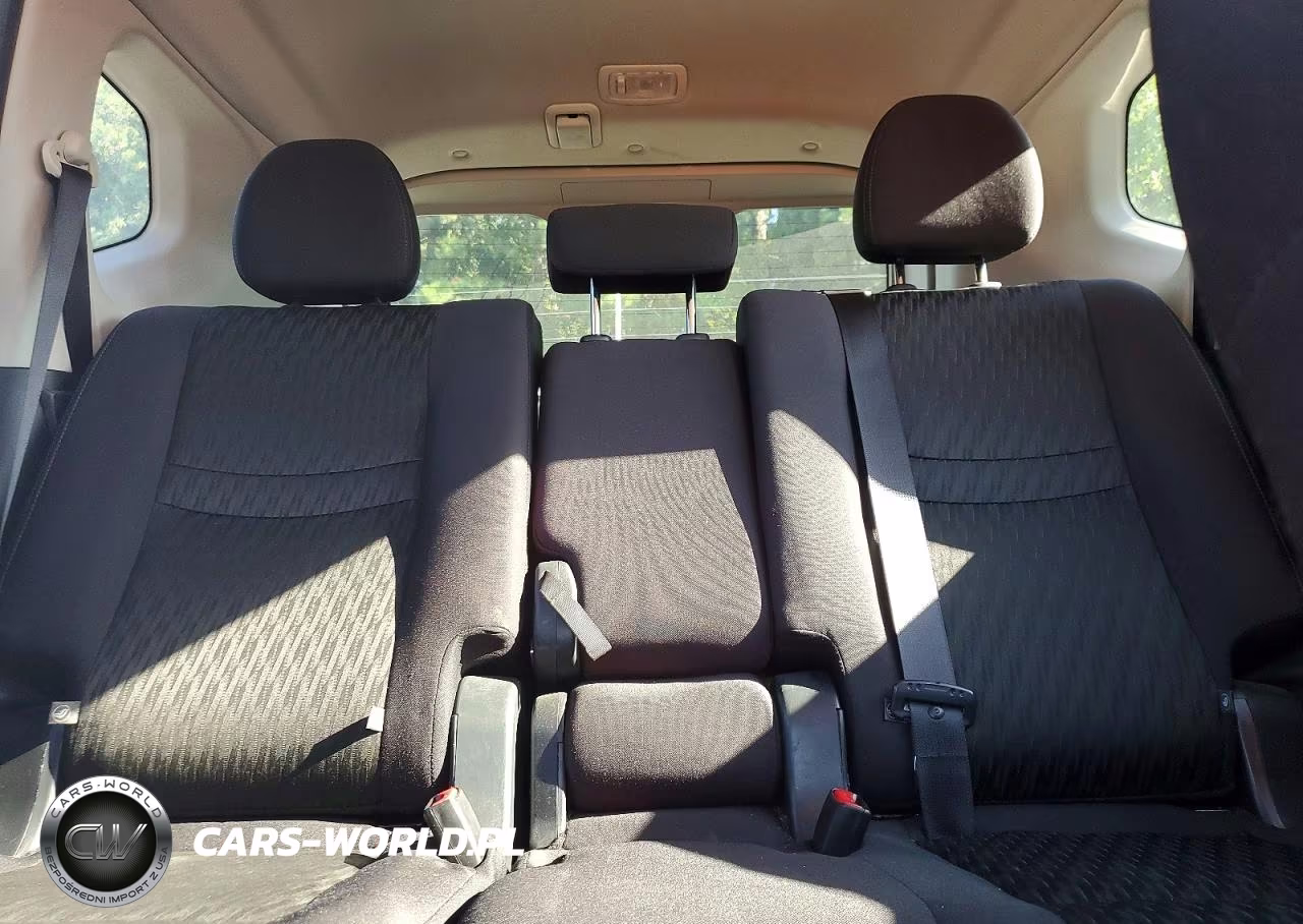 2019 Nissan Rogue S VIN:5N1AT2MV5KC834453 - 10