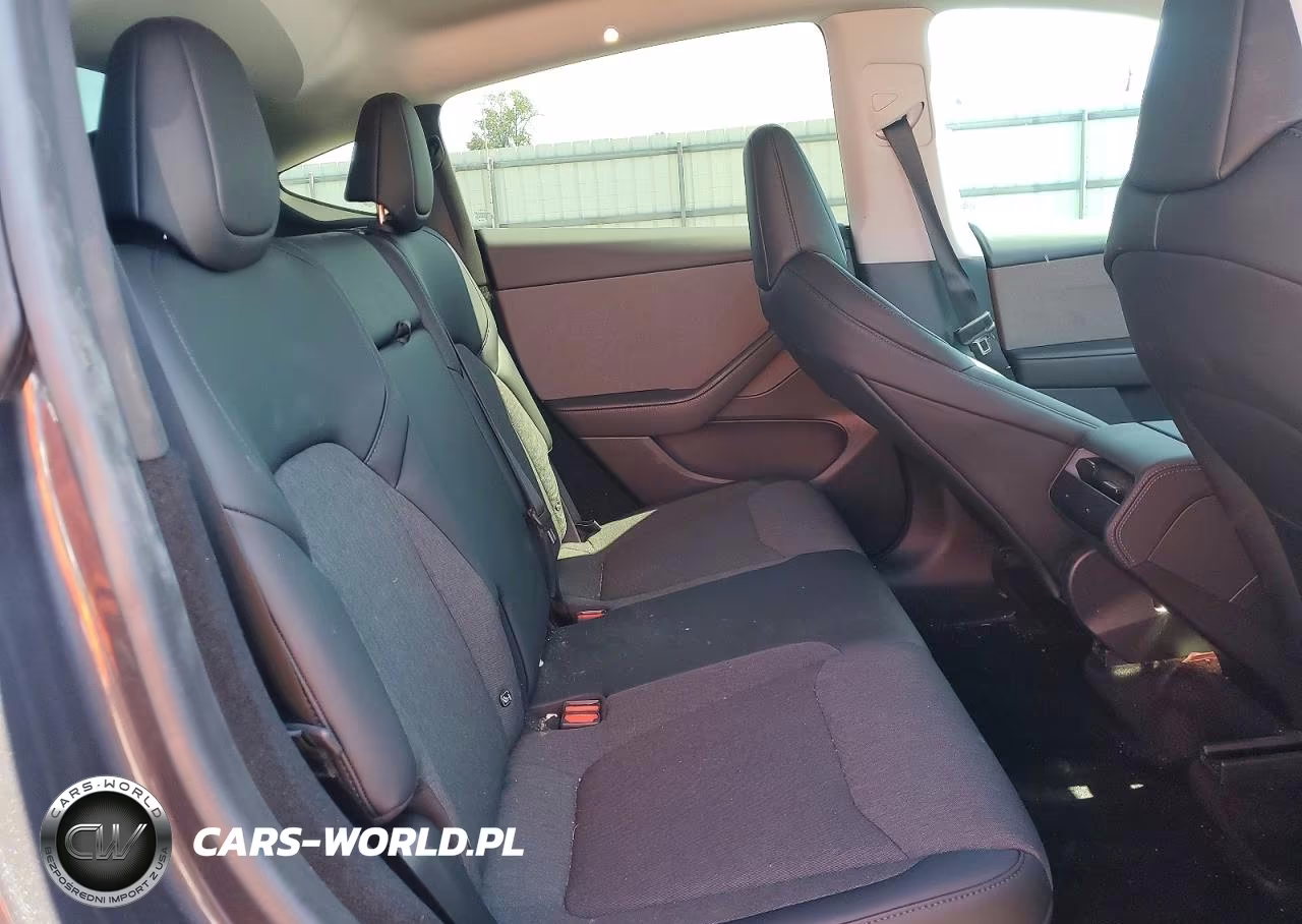 2026 Tesla Model Y VIN:7SAYGDED1TA603952 - 10
