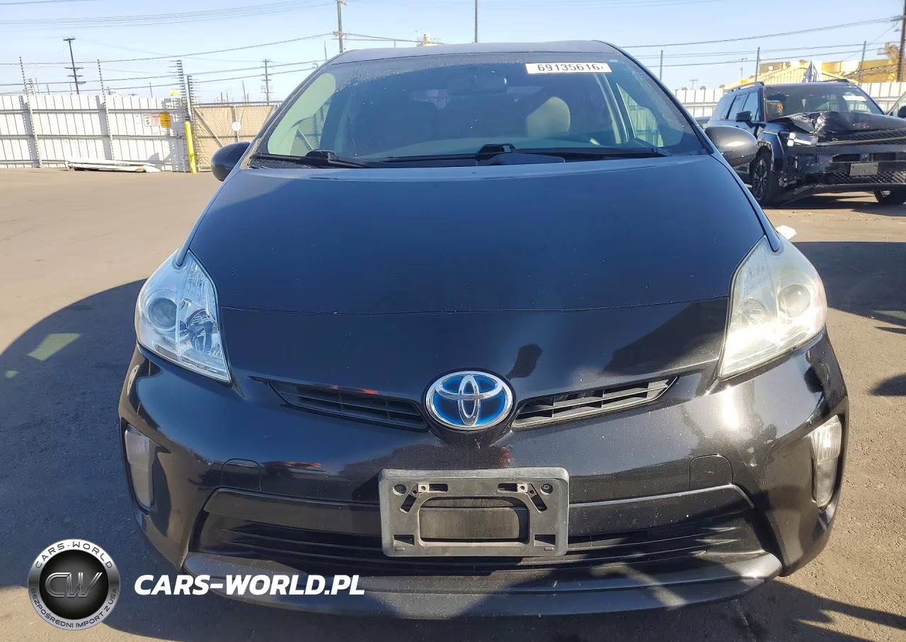 2014 Toyota Prius Two VIN:JTDKN3DUXE1761113 - 5