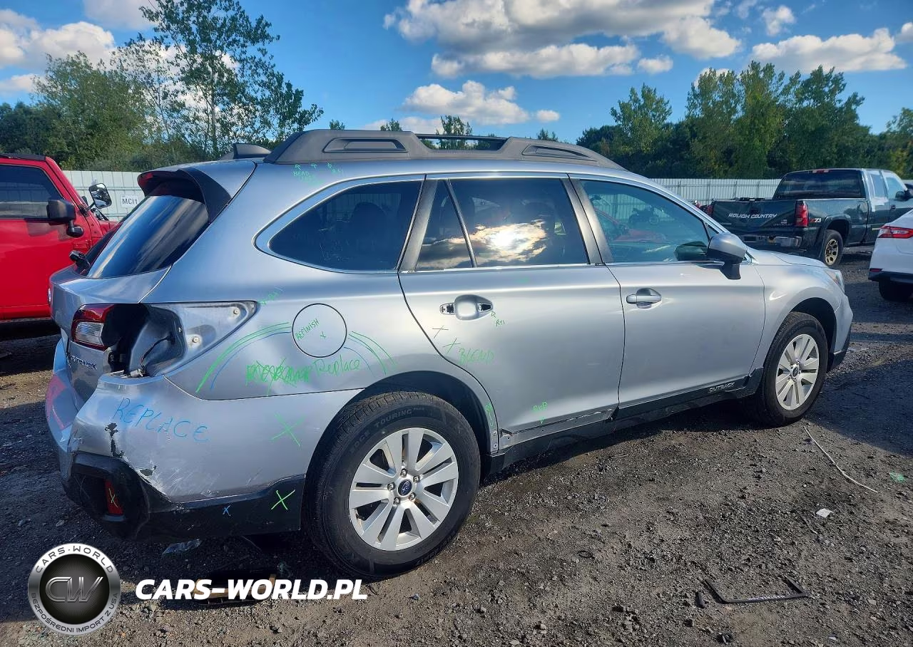2018 Subaru Outback 2.5I Premium VIN:4S4BSACC6J3277763 - 3