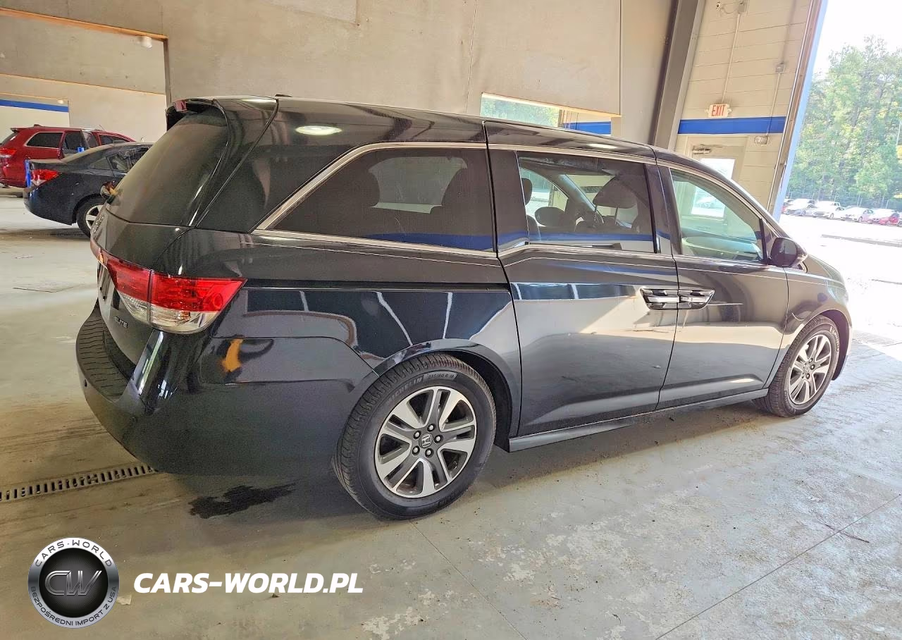 2015 Honda Odyssey Touring VIN:5FNRL5H9XFB043589 - 3