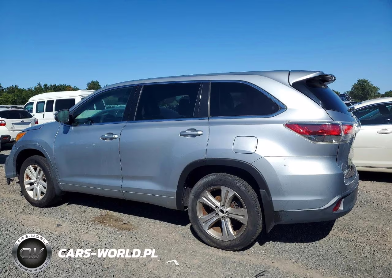 2015 Toyota Highlander Le VIN:5TDBKRFH5FS184104 - 2