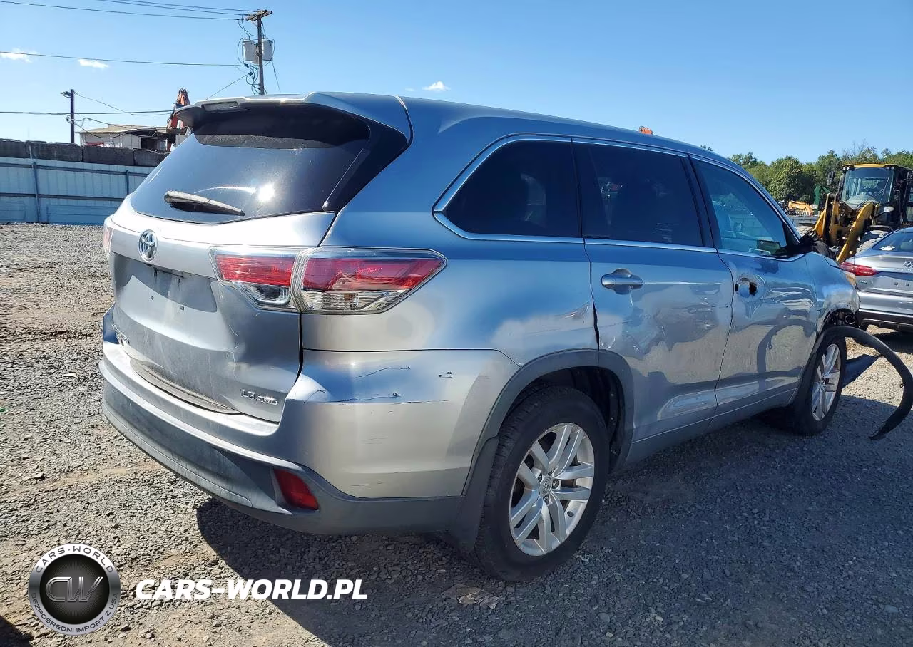 2015 Toyota Highlander Le VIN:5TDBKRFH5FS184104 - 3