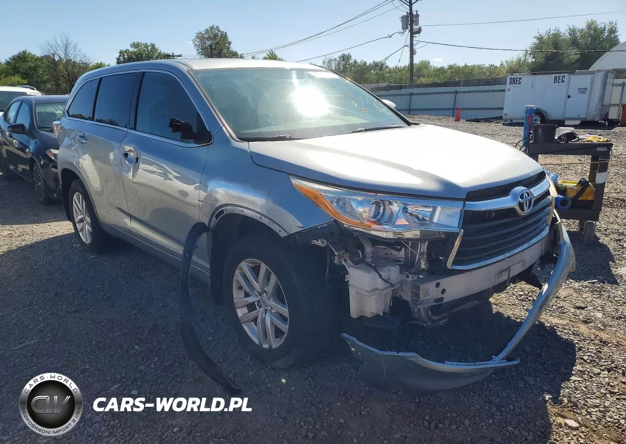 2015 Toyota Highlander Le VIN:5TDBKRFH5FS184104 - 4