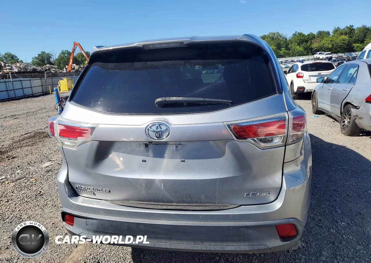 2015 Toyota Highlander Le VIN:5TDBKRFH5FS184104 - 6