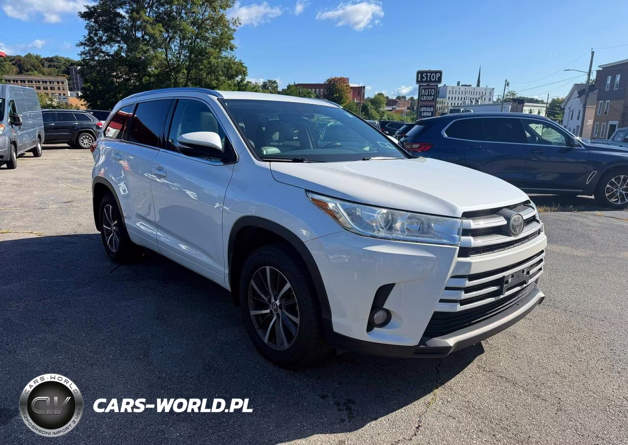 2018 Toyota Highlander Xle VIN:5TDJZRFH2JS808876 - 4