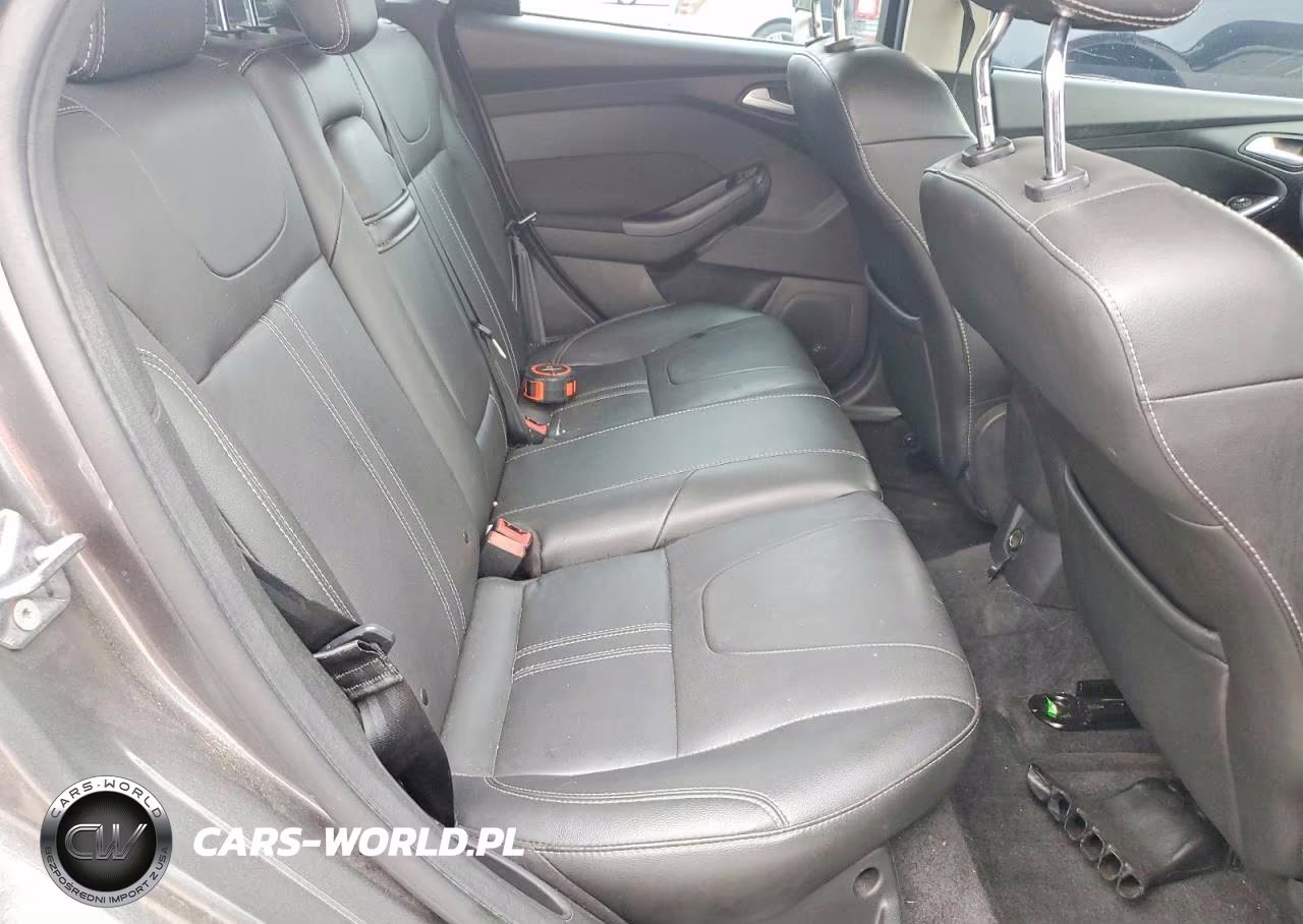 2012 Ford Focus Titanium VIN:1FAHP3N20CL362090 - 10