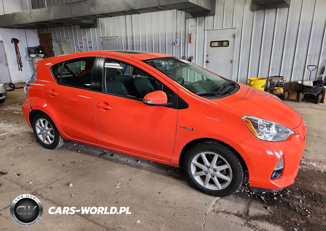 2014 Toyota Prius C Four VIN:JTDKDTB35E1059973 - 4