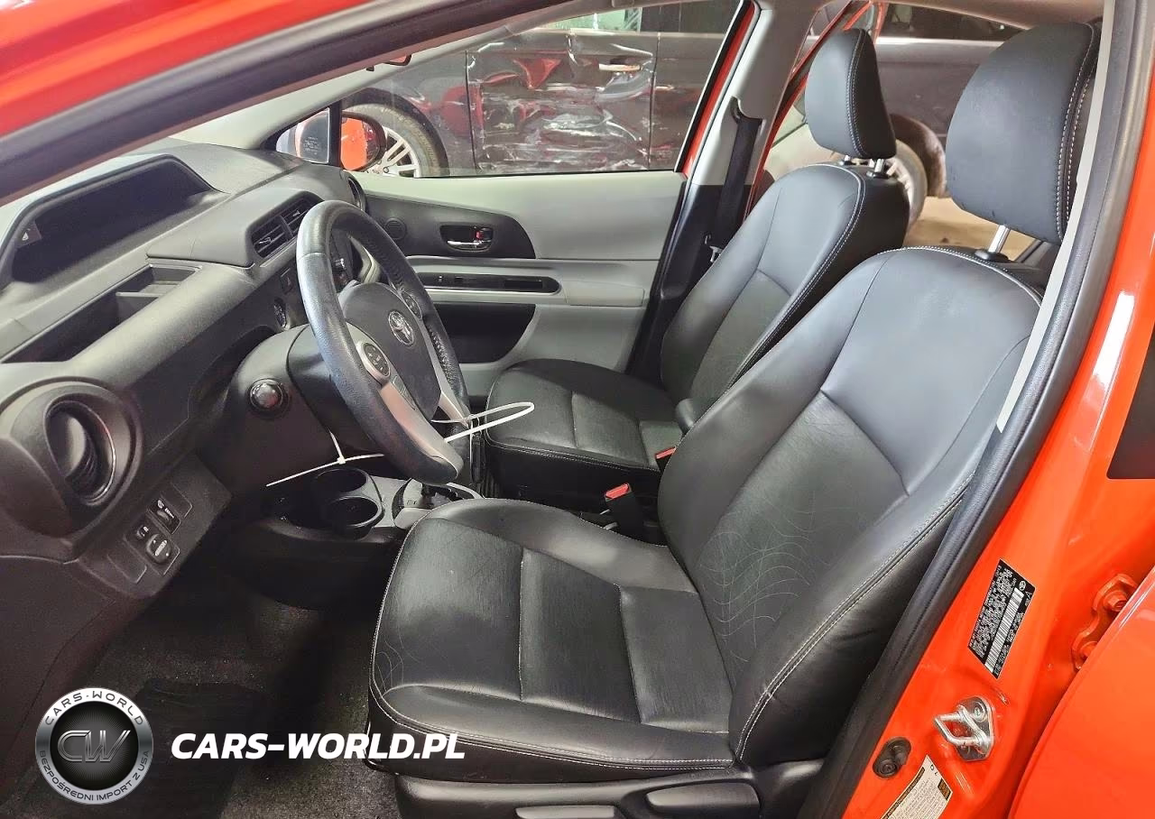 2014 Toyota Prius C Four VIN:JTDKDTB35E1059973 - 7