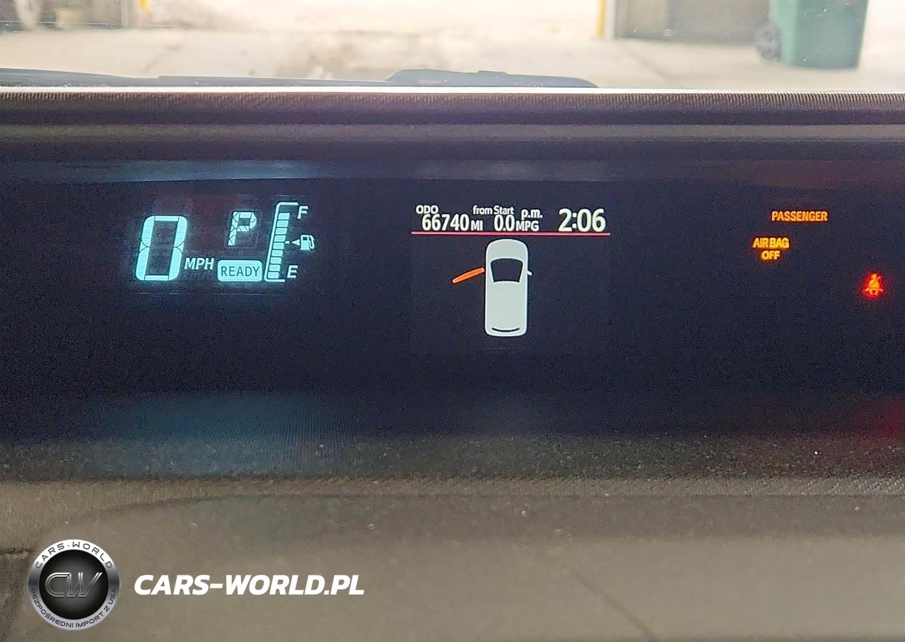 2014 Toyota Prius C Four VIN:JTDKDTB35E1059973 - 9
