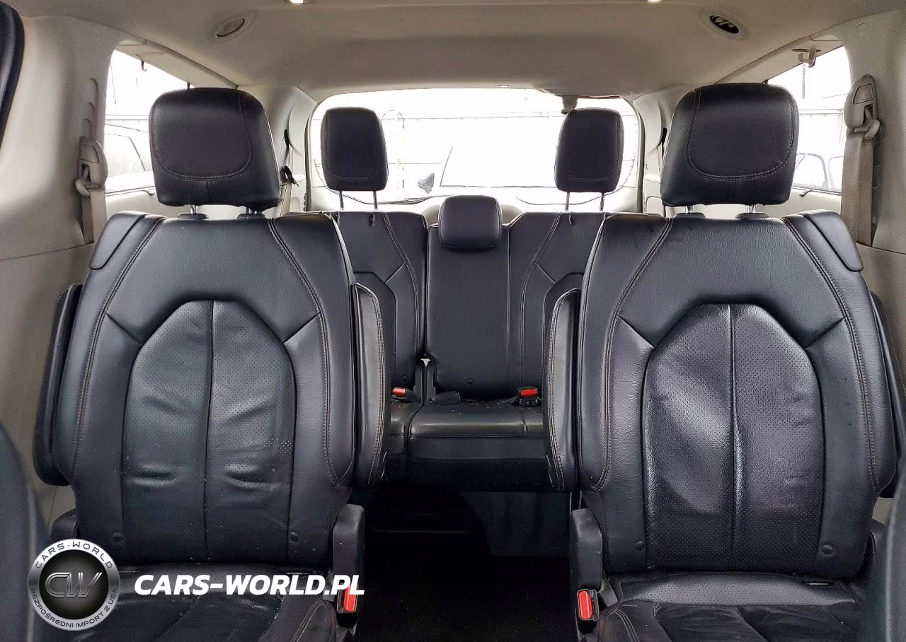 2019 Chrysler Pacifica Touring L VIN:2C4RC1BGXKR680593 - 10