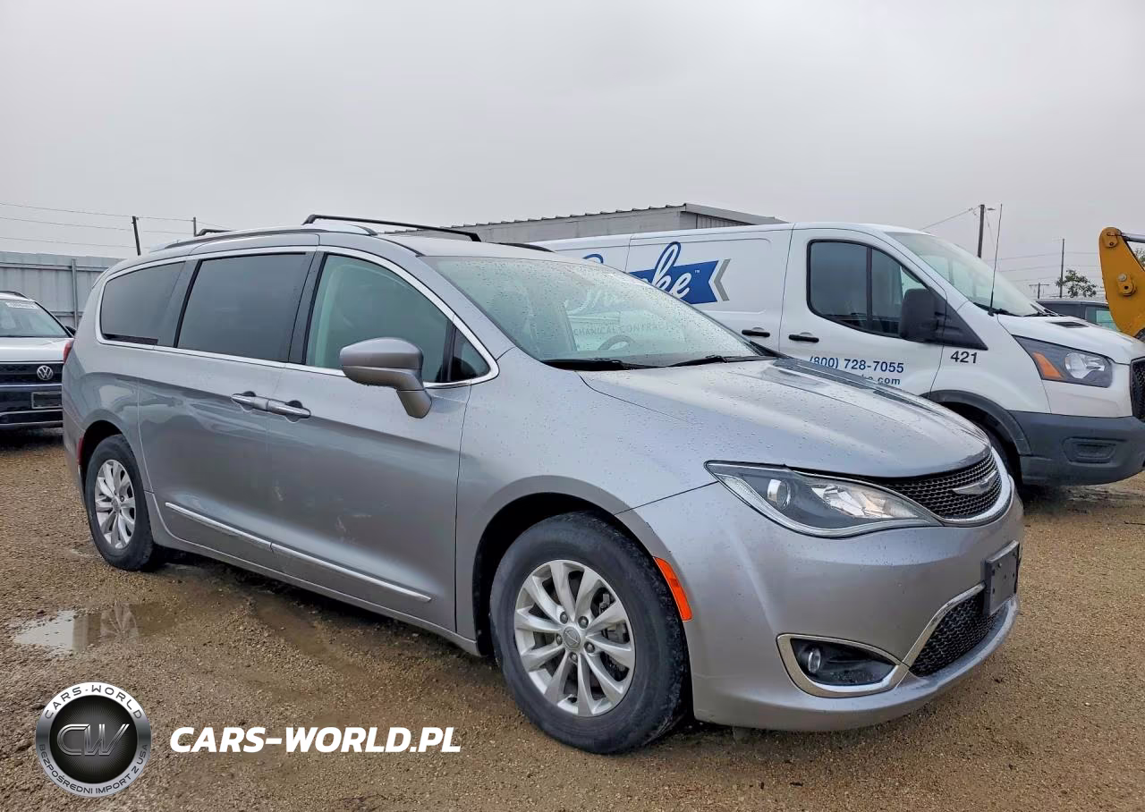 2019 Chrysler Pacifica Touring L VIN:2C4RC1BGXKR680593 - 4