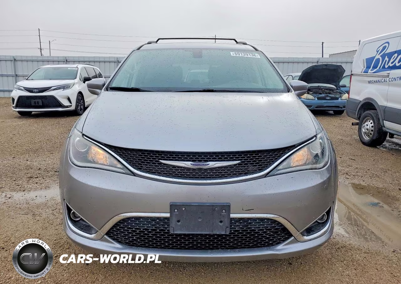 2019 Chrysler Pacifica Touring L VIN:2C4RC1BGXKR680593 - 5
