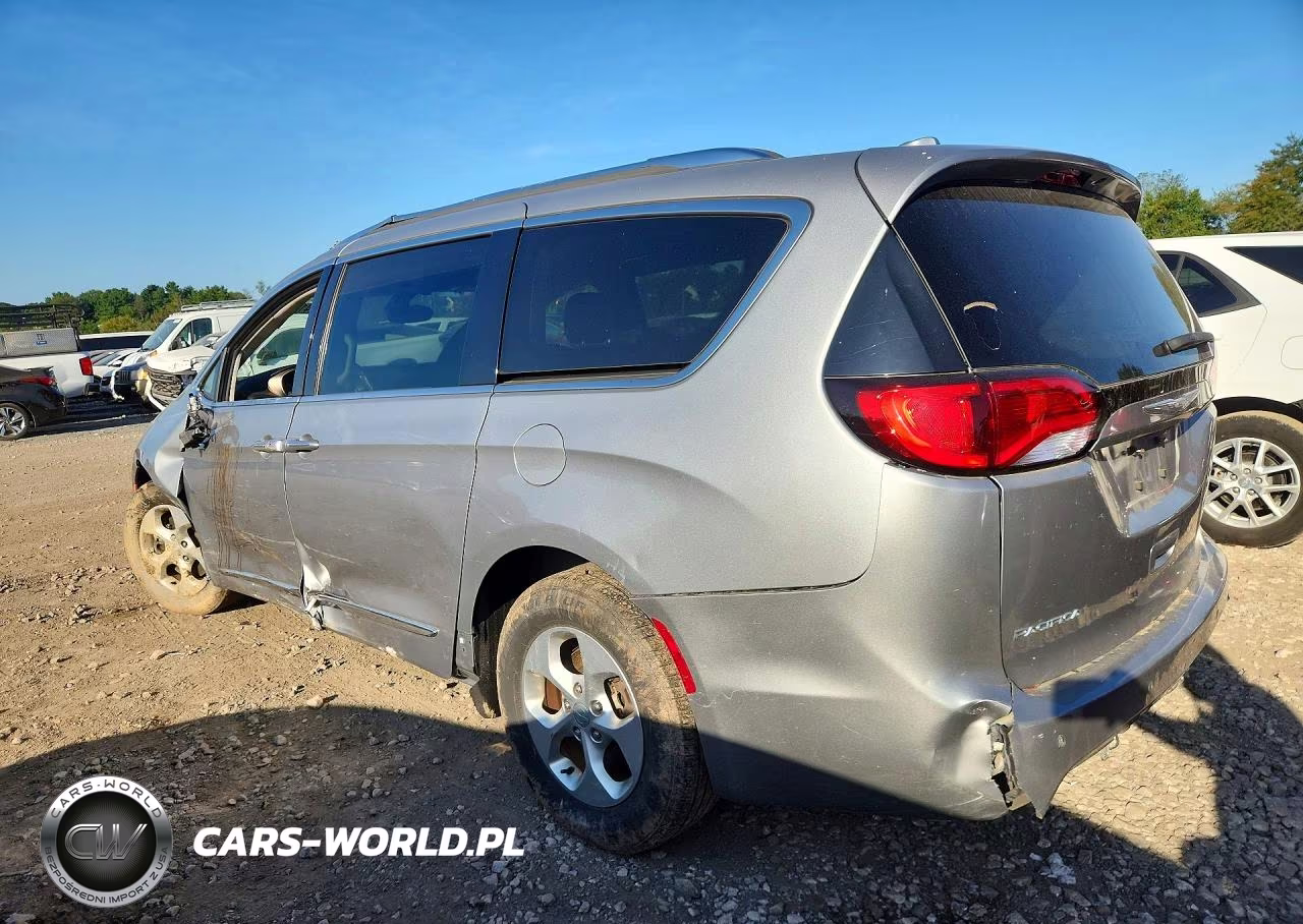2017 Chrysler Pacifica Touring L Plus VIN:2C4RC1EG8HR704863 - 2
