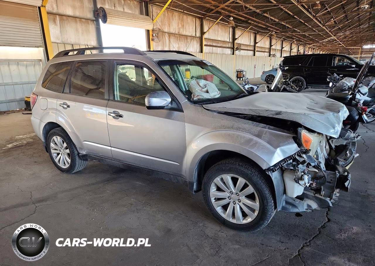 2013 Subaru Forester 2.5X Premium VIN:JF2SHADC7DH442004 - 4