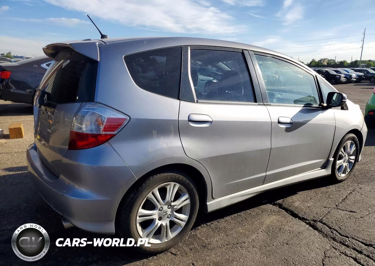 2010 Honda Fit Sport VIN:JHMGE8H48AC005886 - 3