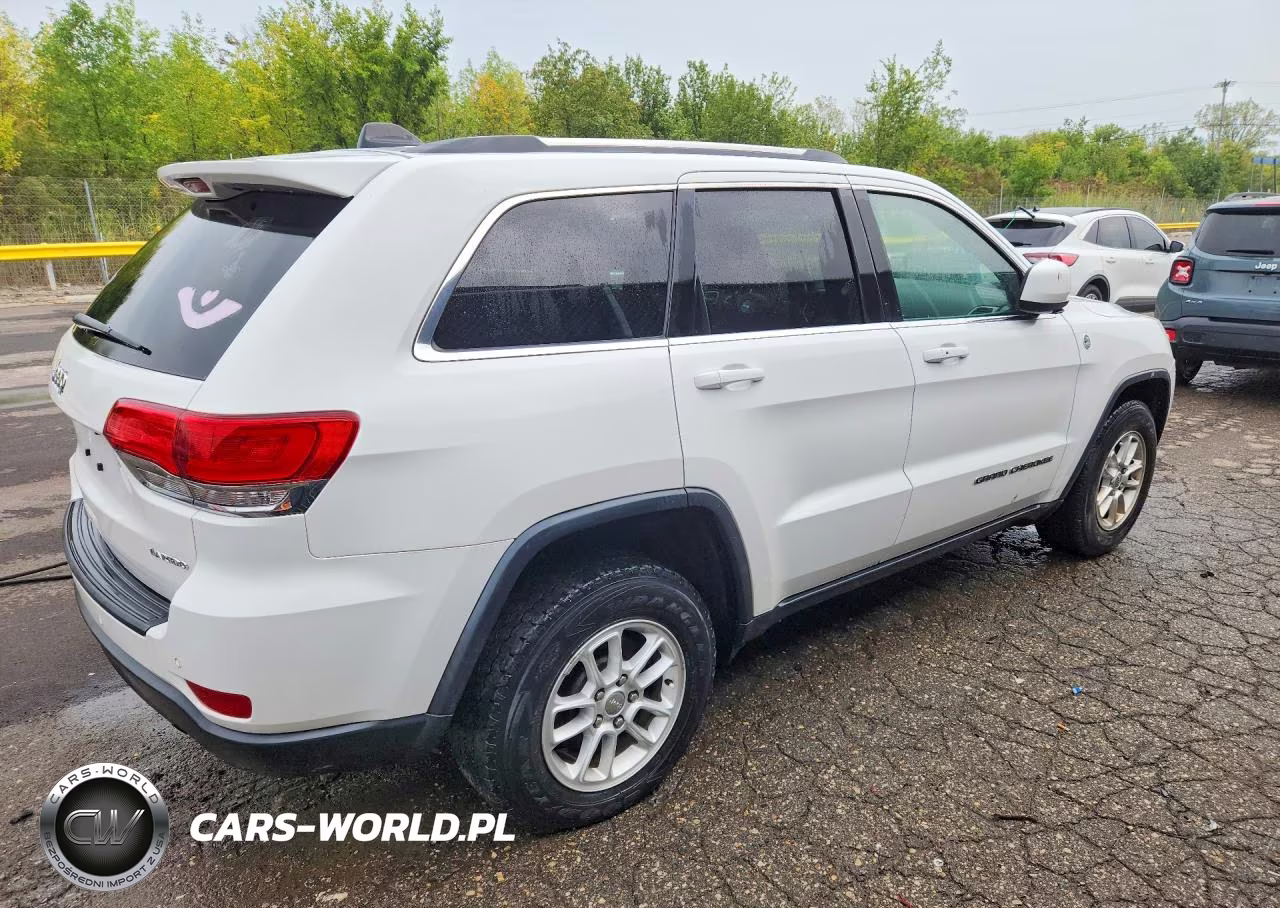 2018 Jeep Grand Cherokee Laredo VIN:1C4RJFAG7JC303716 - 3