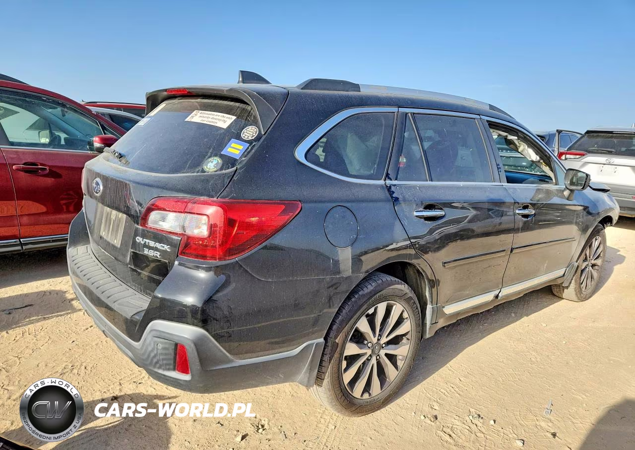 2018 Subaru Outback Touring VIN:4S4BSETC9J3360918 - 3