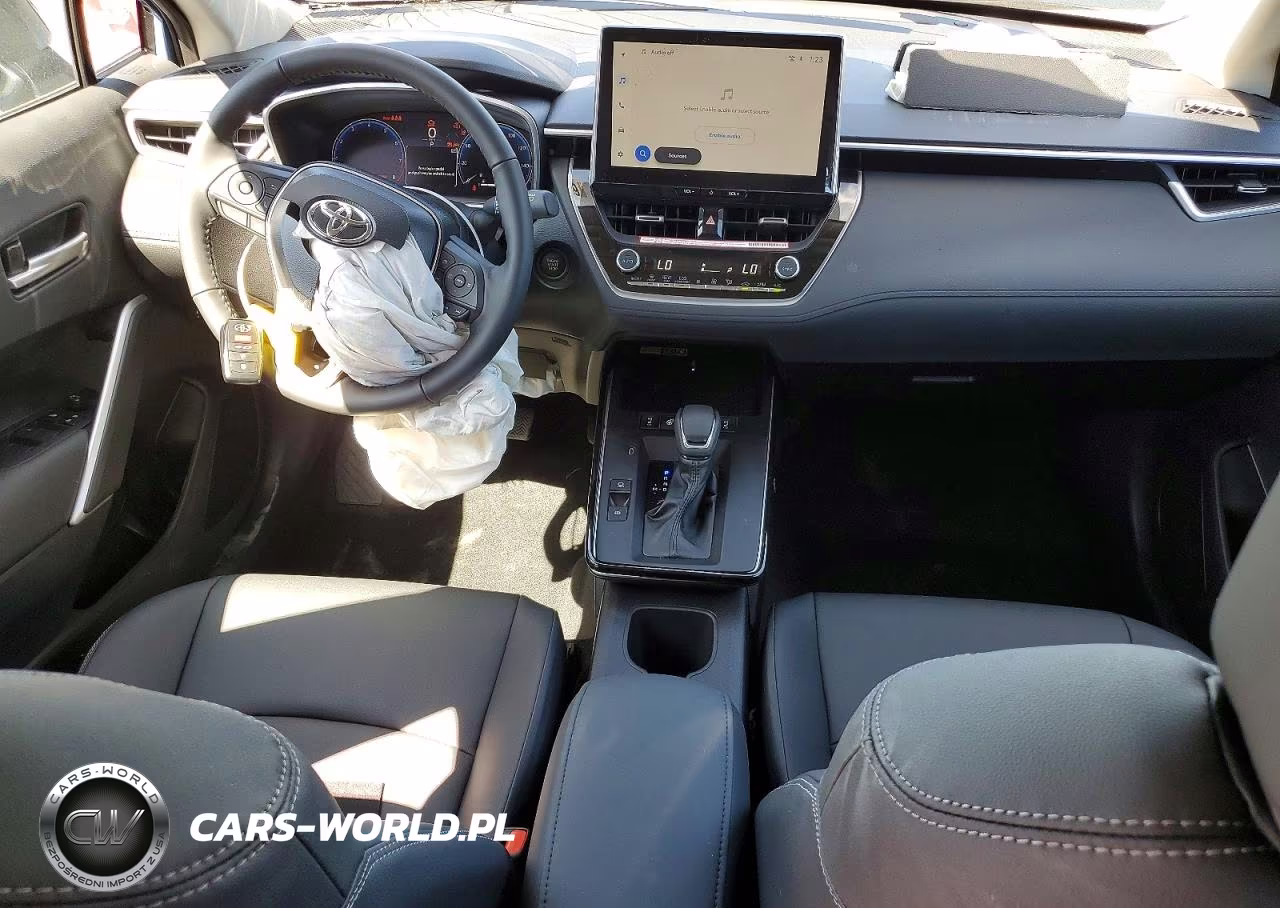 2026 Toyota Corolla Cross Xle VIN:7MUDAABG0TV197922 - 8