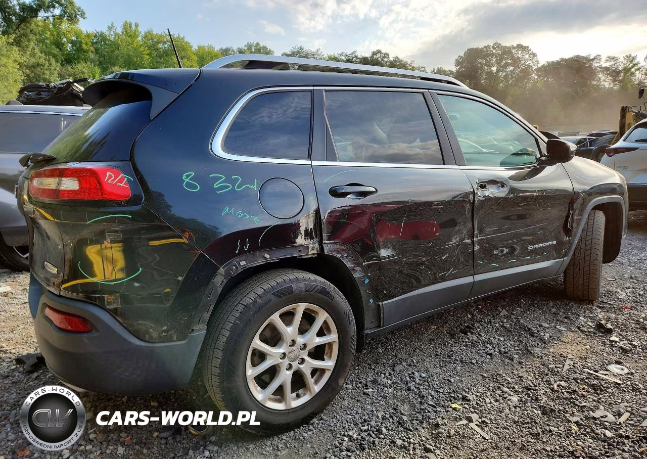 2016 Jeep Cherokee Latitude VIN:1C4PJMCSXGW120590 - 3